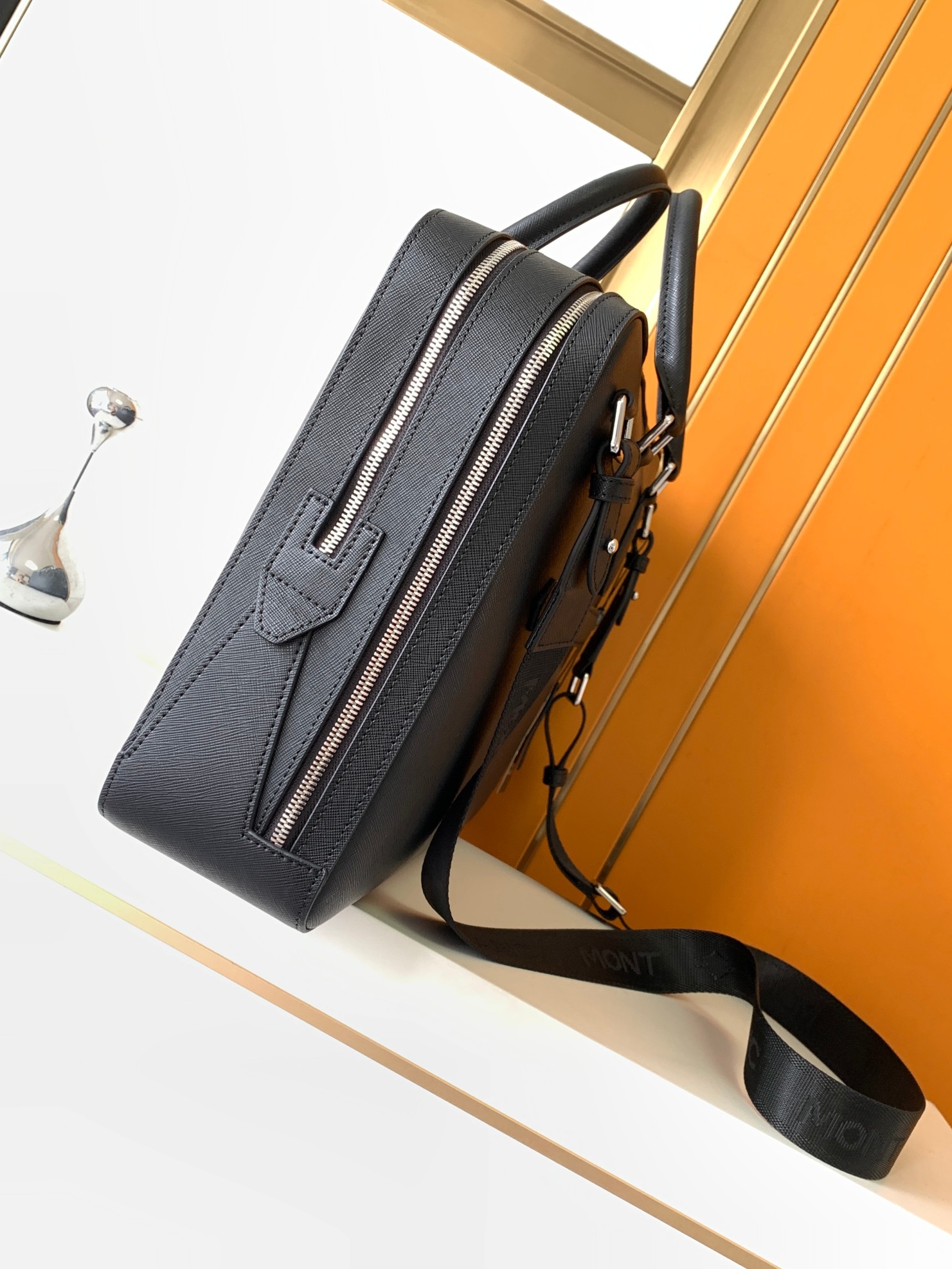 Luxury Men's Top-Handle Bags P - đánh giá và giá Leather Work Bag
